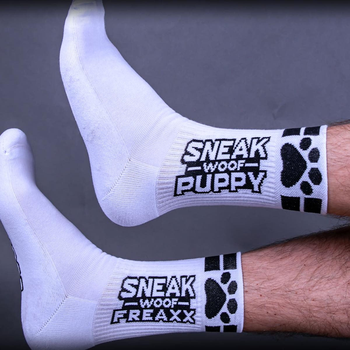 SNEAKFREAXX - Socken I Puppy-Play I weiß-schwarz