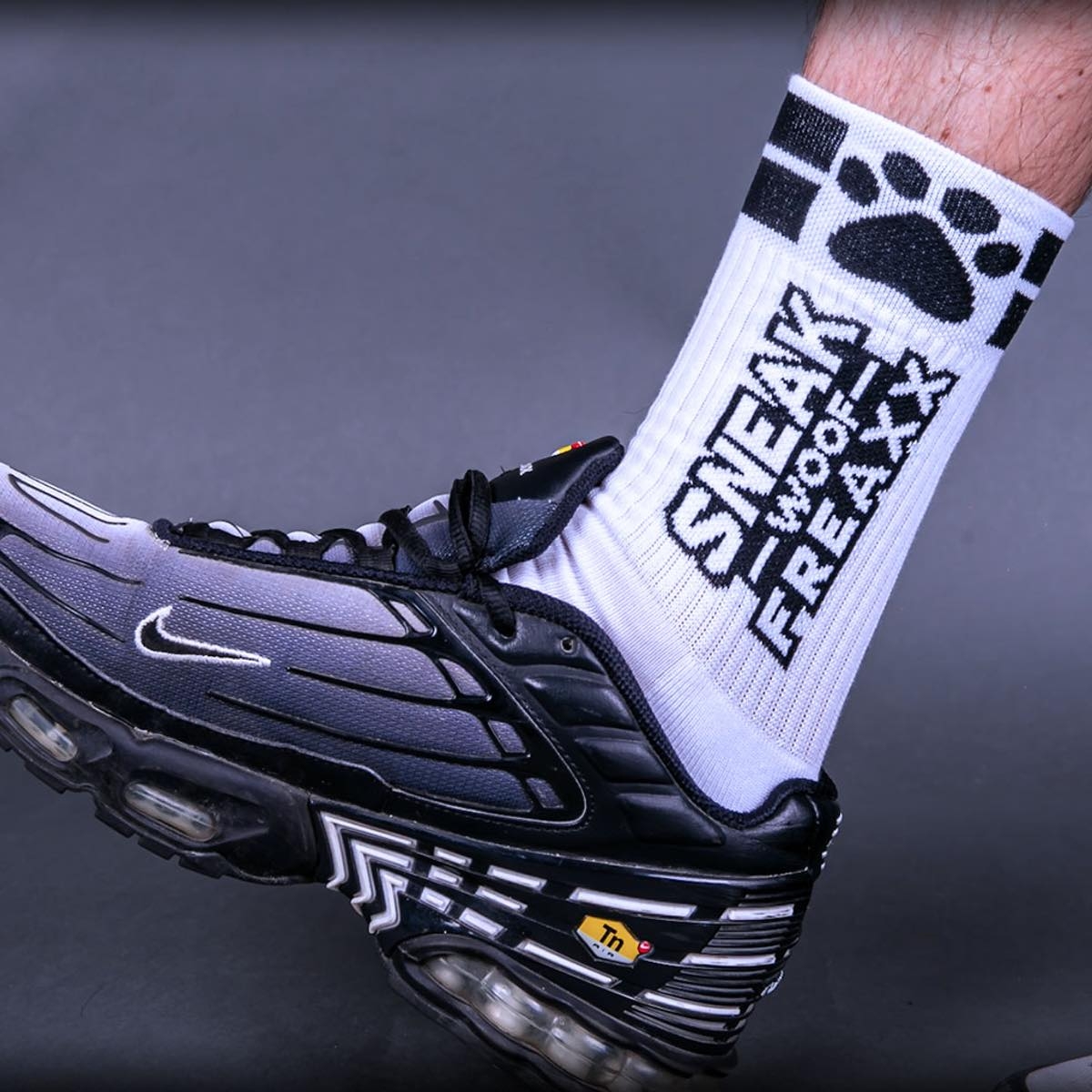 SNEAKFREAXX - Socken I Puppy-Play I weiß-schwarz