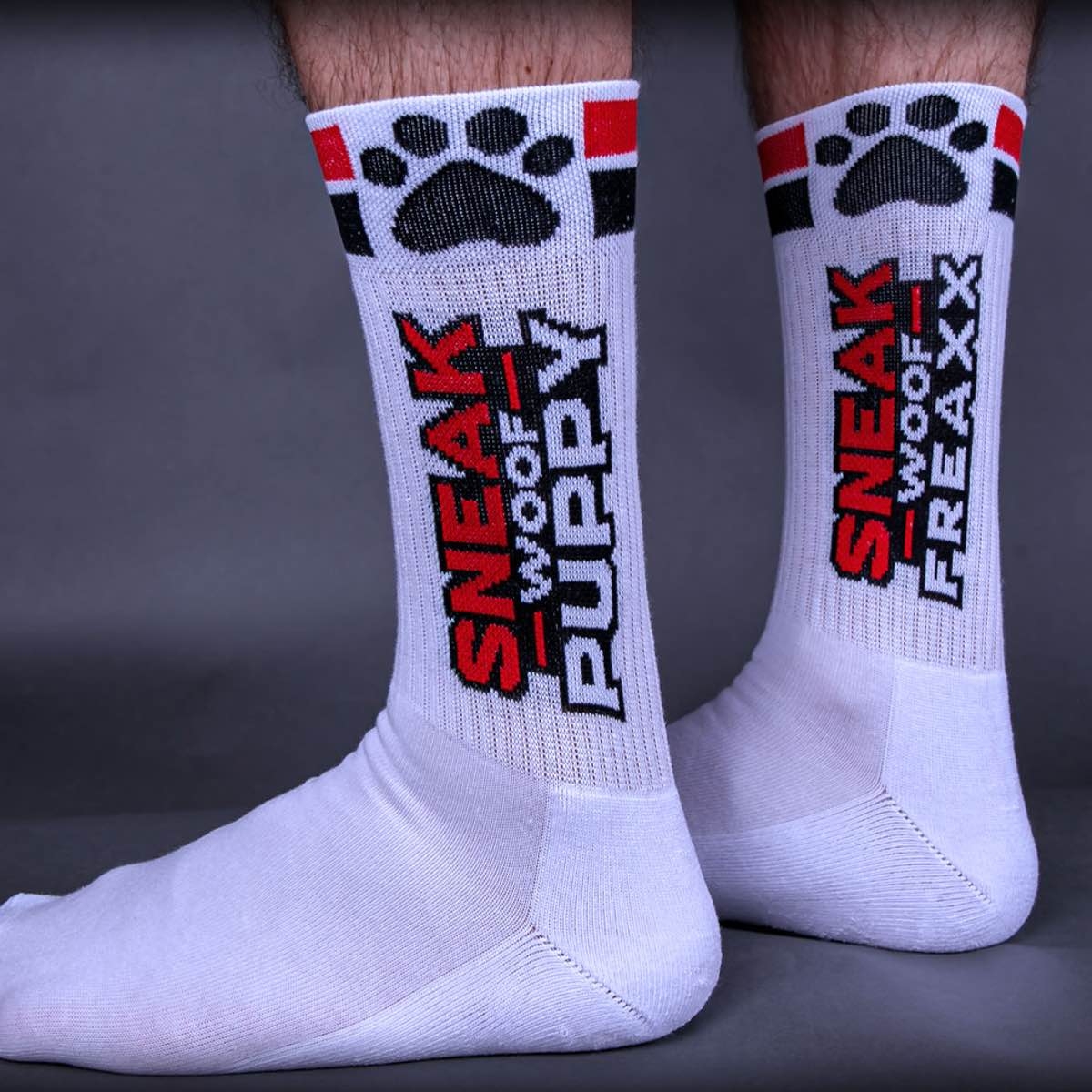 SNEAKFREAXX - Socken I Puppy-Play I weiß-rot