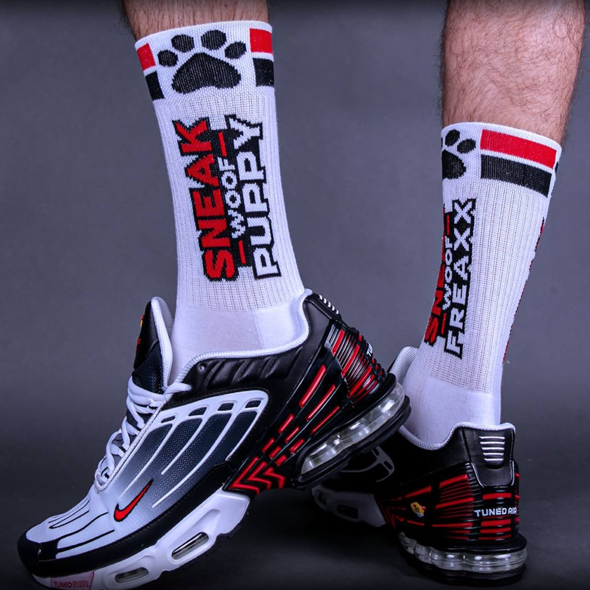 SNEAKFREAXX - Socken I Puppy-Play I weiß-rot