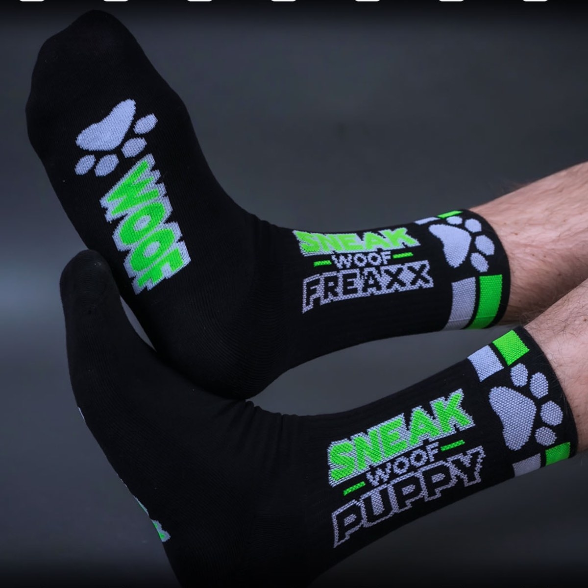 SNEAKFREAXX - Socken I Puppy-Play I schwarz-neongrün