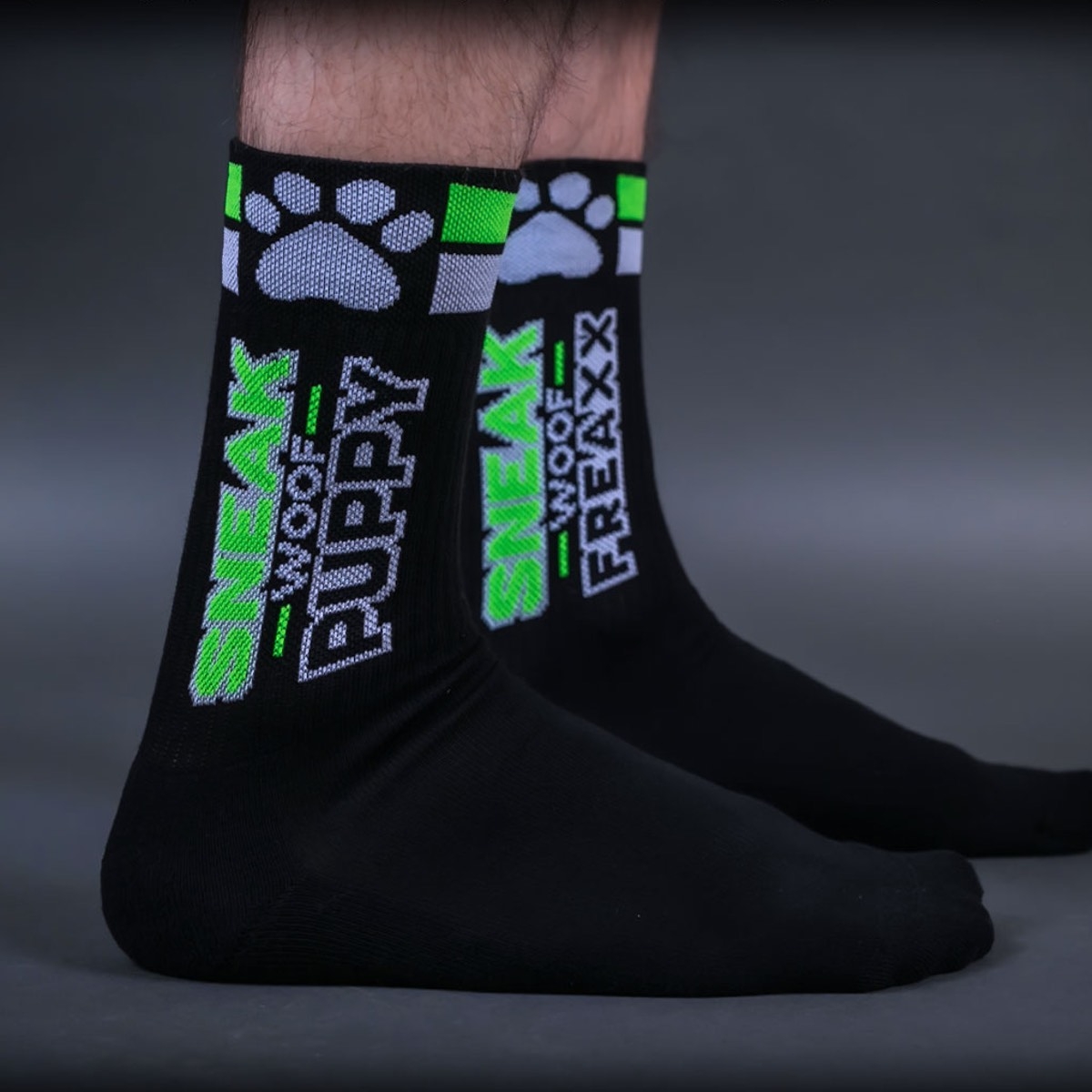 SNEAKFREAXX - Socken I Puppy-Play I schwarz-neongrün