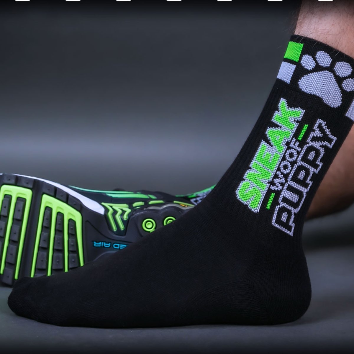 SNEAKFREAXX - Socken I Puppy-Play I schwarz-neongrün